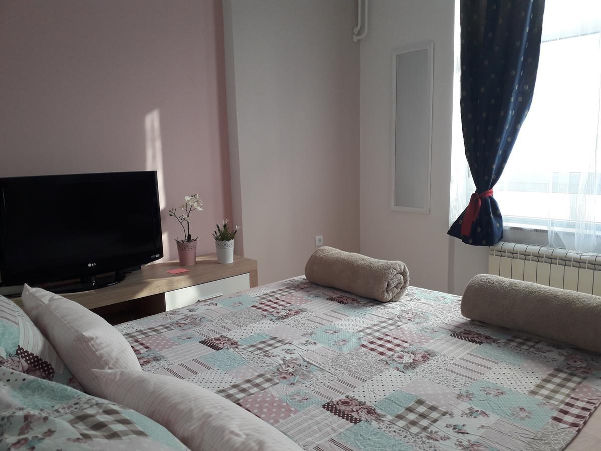 Studio Apartman Ld U Strogom Centru Novi Sad Exterior foto